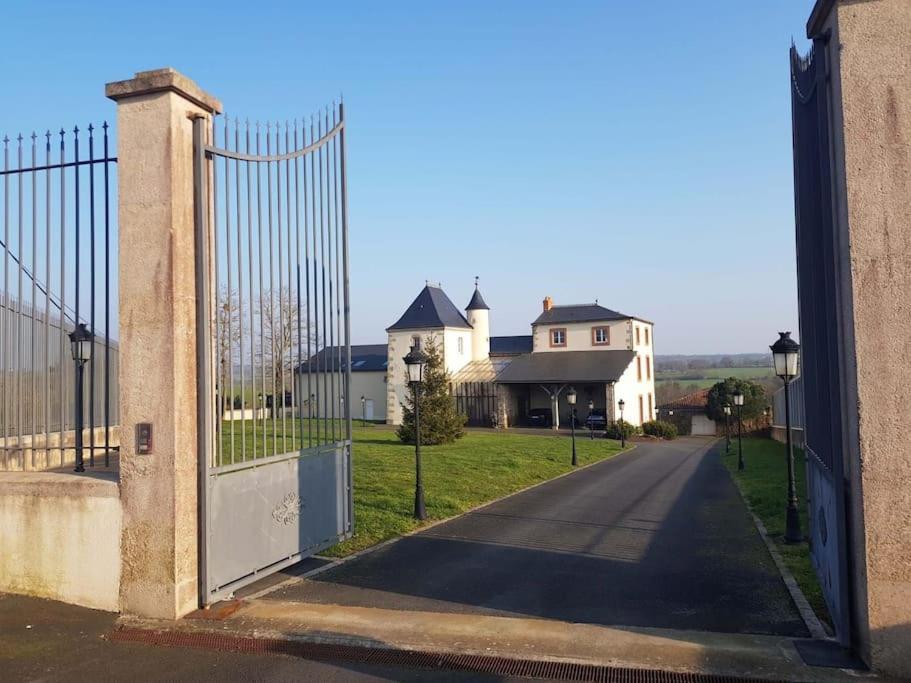 Le Logis Cholet 49300 Lieu Exceptionnel En Famille Ou Amis Villa Mazieres-en-Mauges Luaran gambar